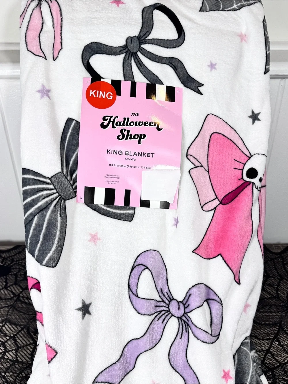 NEW The Halloween Shop Skulls and Bows King Blanket